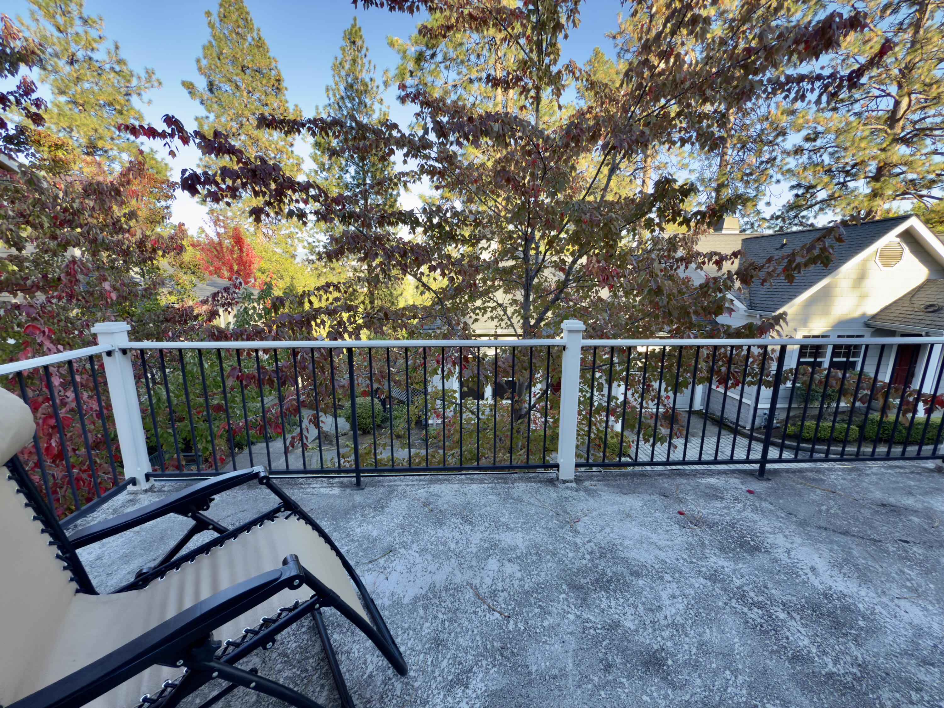 455 Holly Street Ashland, OR 97520 - Photo 19 of 33 Primary Balcony
