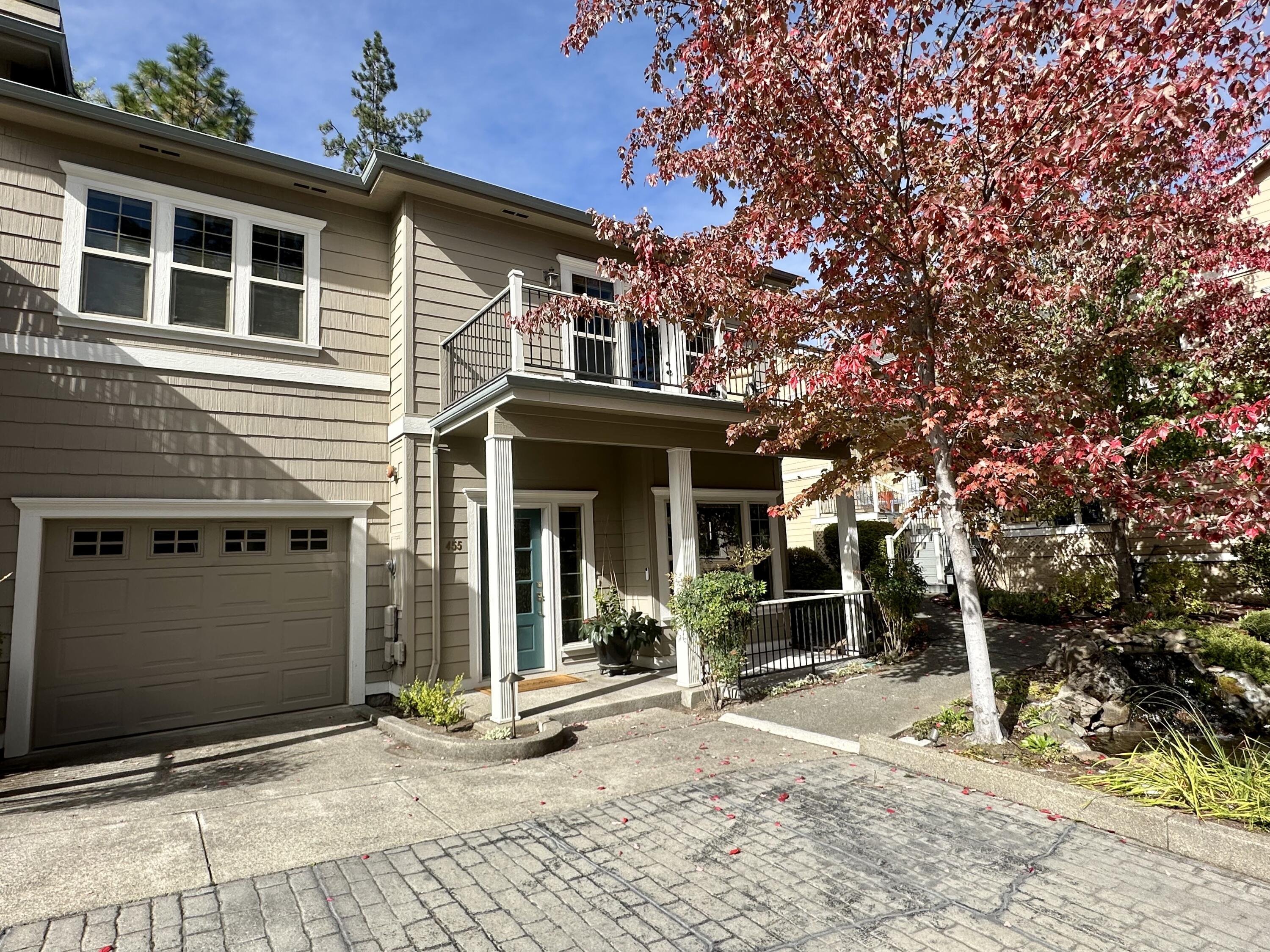 455 Holly Street Ashland, OR 97520 - Photo 31 of 33 Single Car Garage