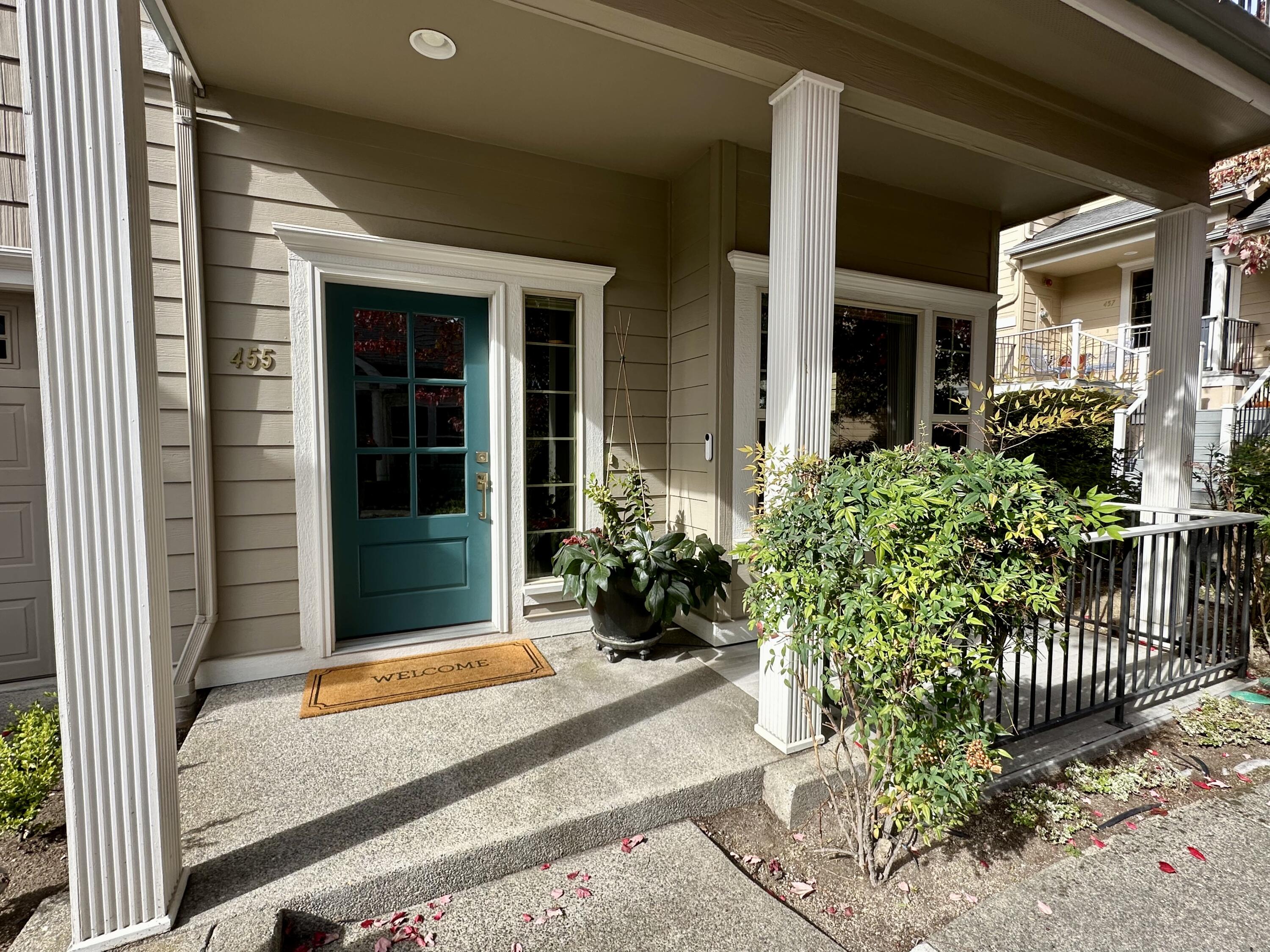 455 Holly Street Ashland, OR 97520 - Photo 4 of 33 Front Entry