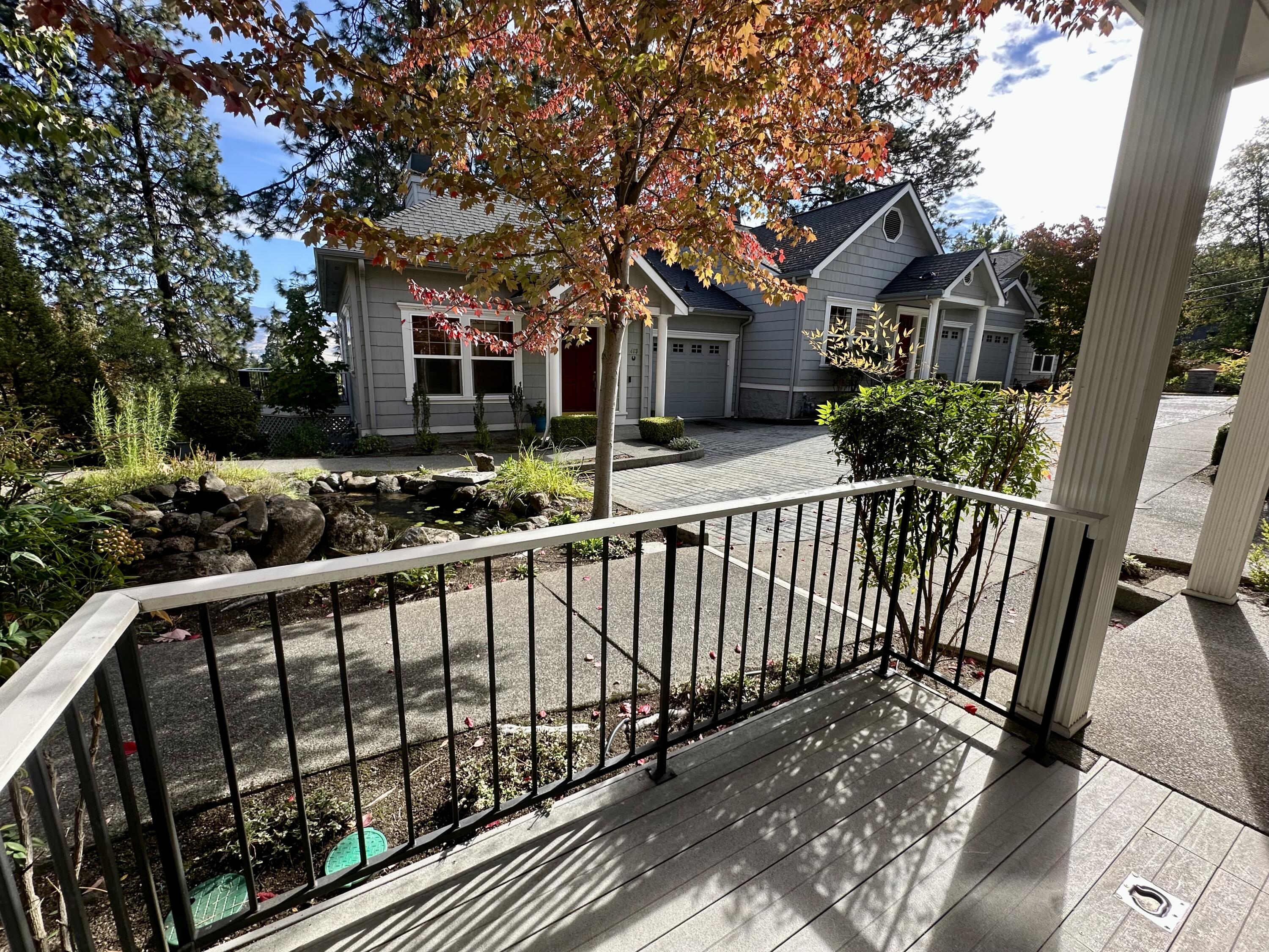 455 Holly Street Ashland, OR 97520 - Photo 5 of 33 Front Porch