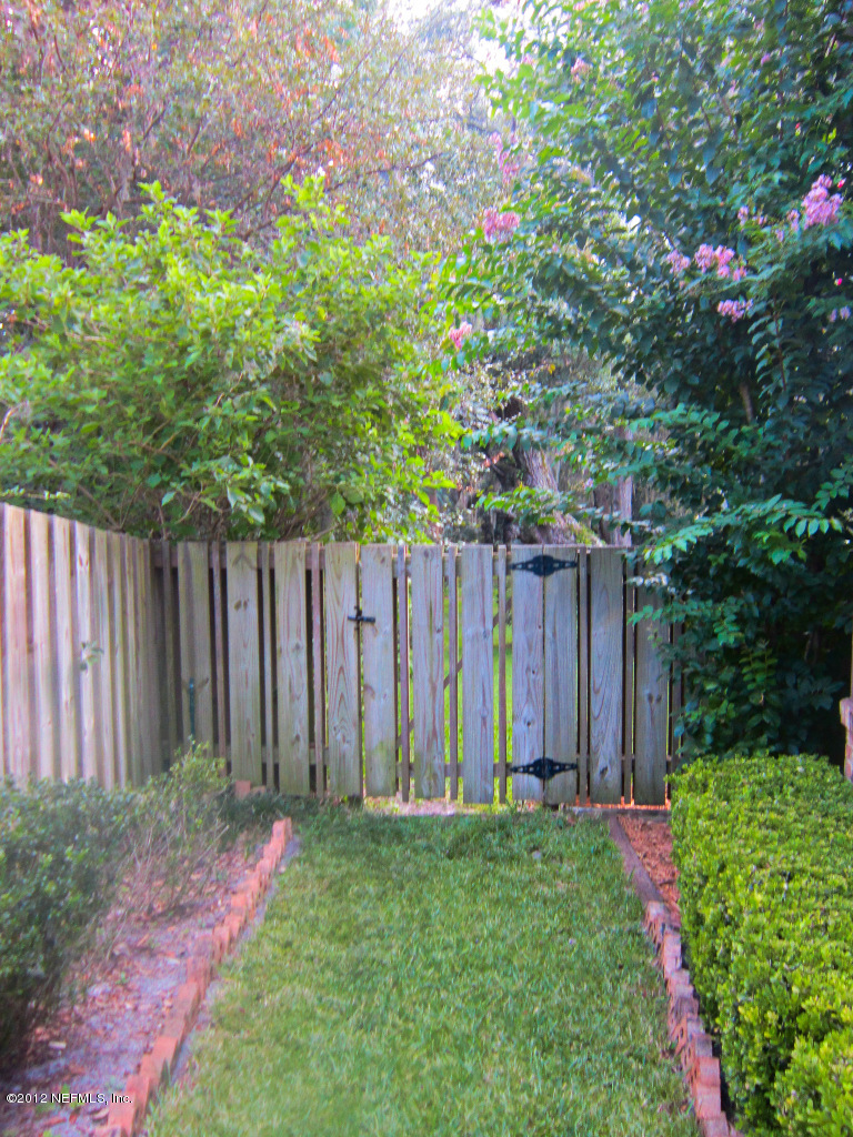 13147 Fort Caroline Road Jacksonville, FL 32225 - Photo 33 of 38 Side gate