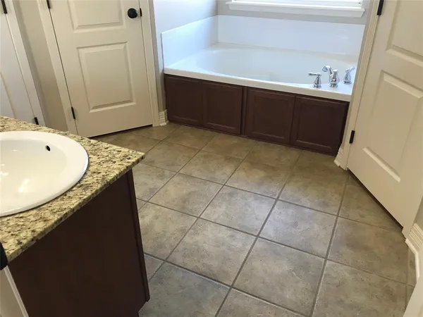 $2,000 | 184 Riverbrooke Drive, Shreveport, LA 71115