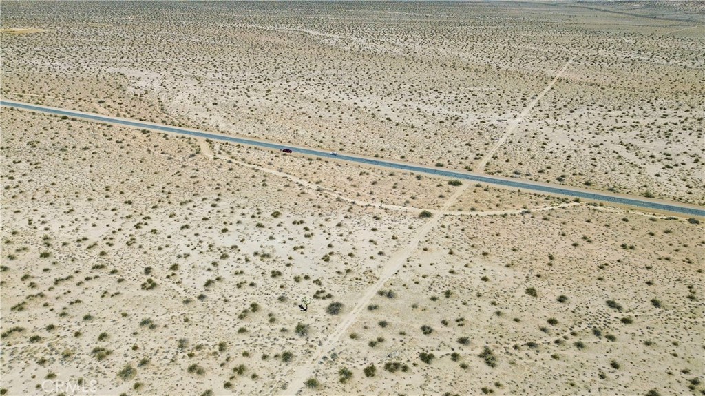465 Shadow Mountain Road Helendale, CA 92342 - Photo 12 of 14 a bathroom with a shower curtain