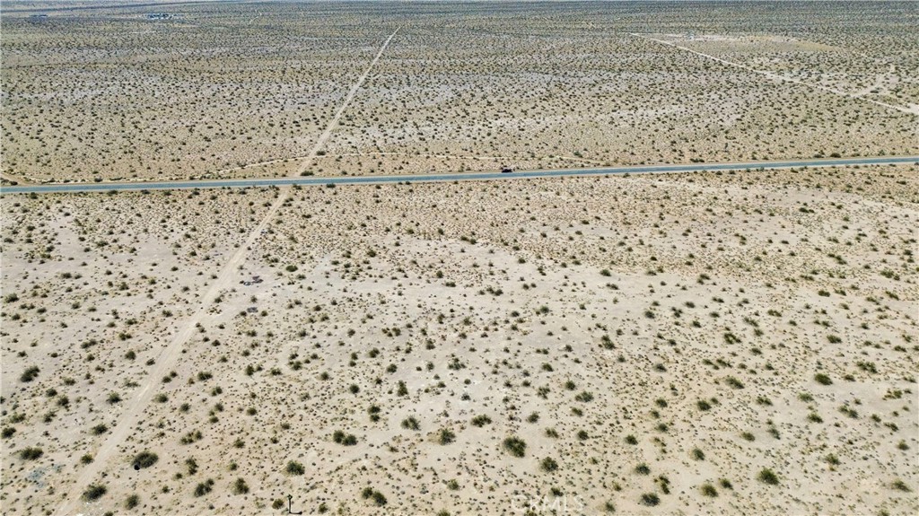465 Shadow Mountain Road Helendale, CA 92342 - Photo 6 of 14 a bathroom with a shower