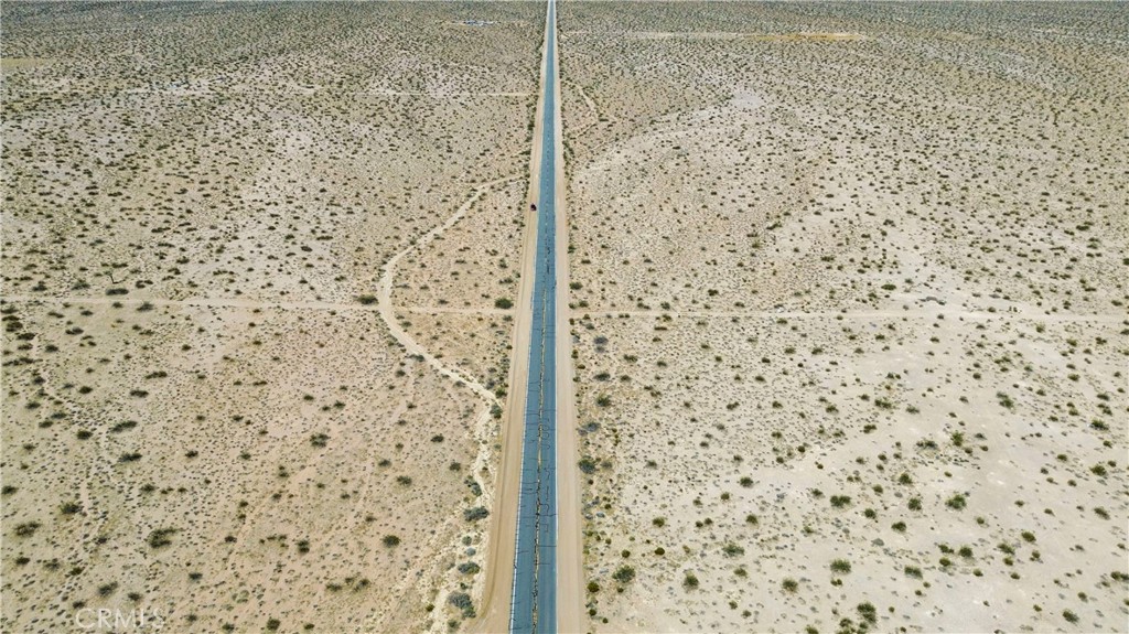 465 Shadow Mountain Road Helendale, CA 92342 - Photo 10 of 14 a bathroom with a shower and a shower