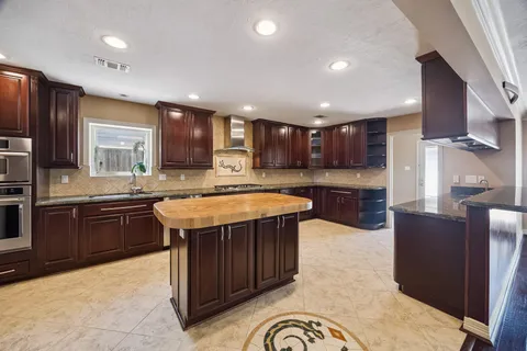 $599,000 | 7726 Meadowvale Drive, Houston, TX 77063