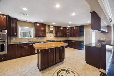 $599,000 | 7726 Meadowvale Drive, Houston, TX 77063