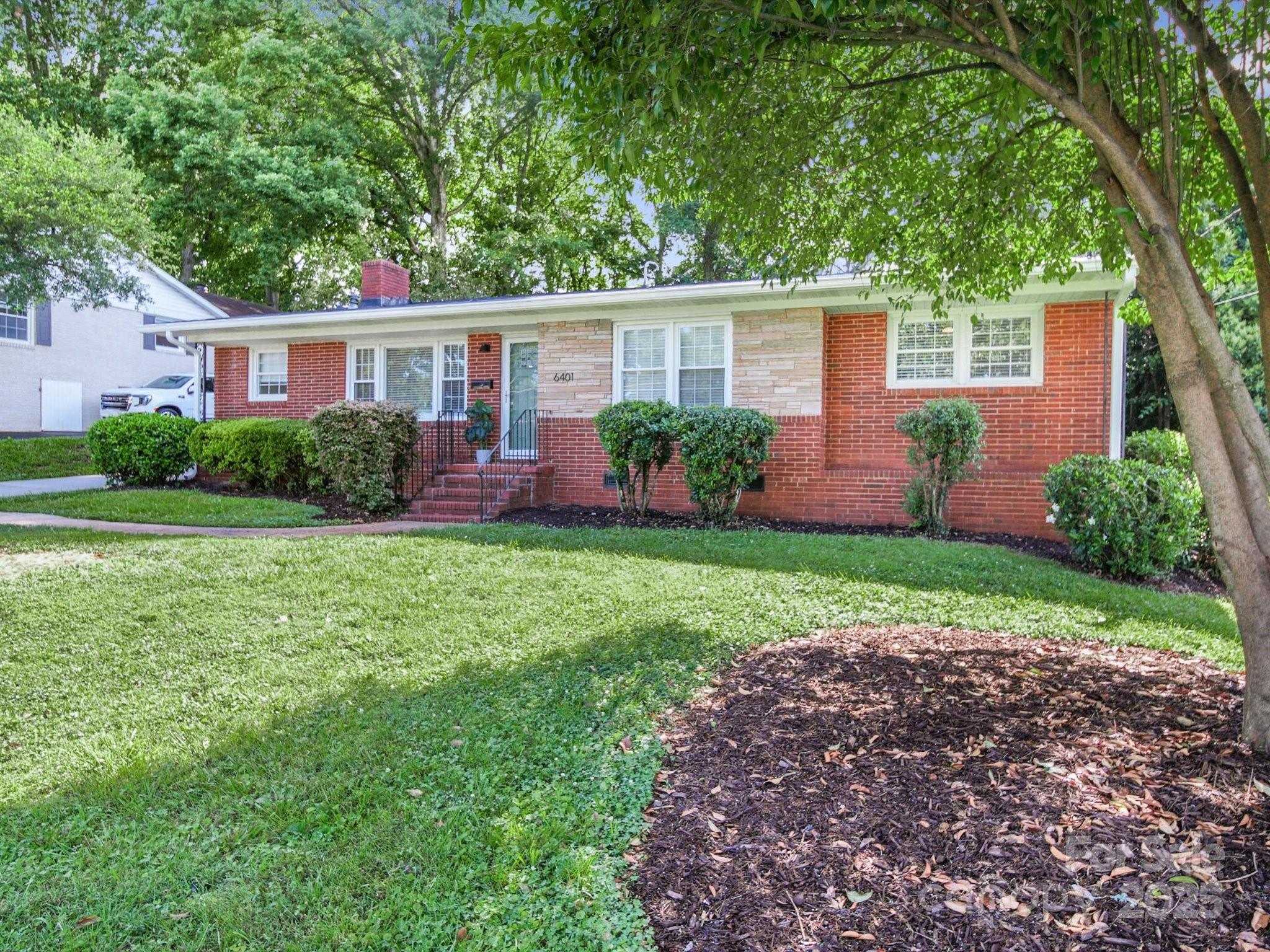 6401 Montpelier Road Charlotte, NC 28210 - Photo 1 of 43 Gallery Image 1