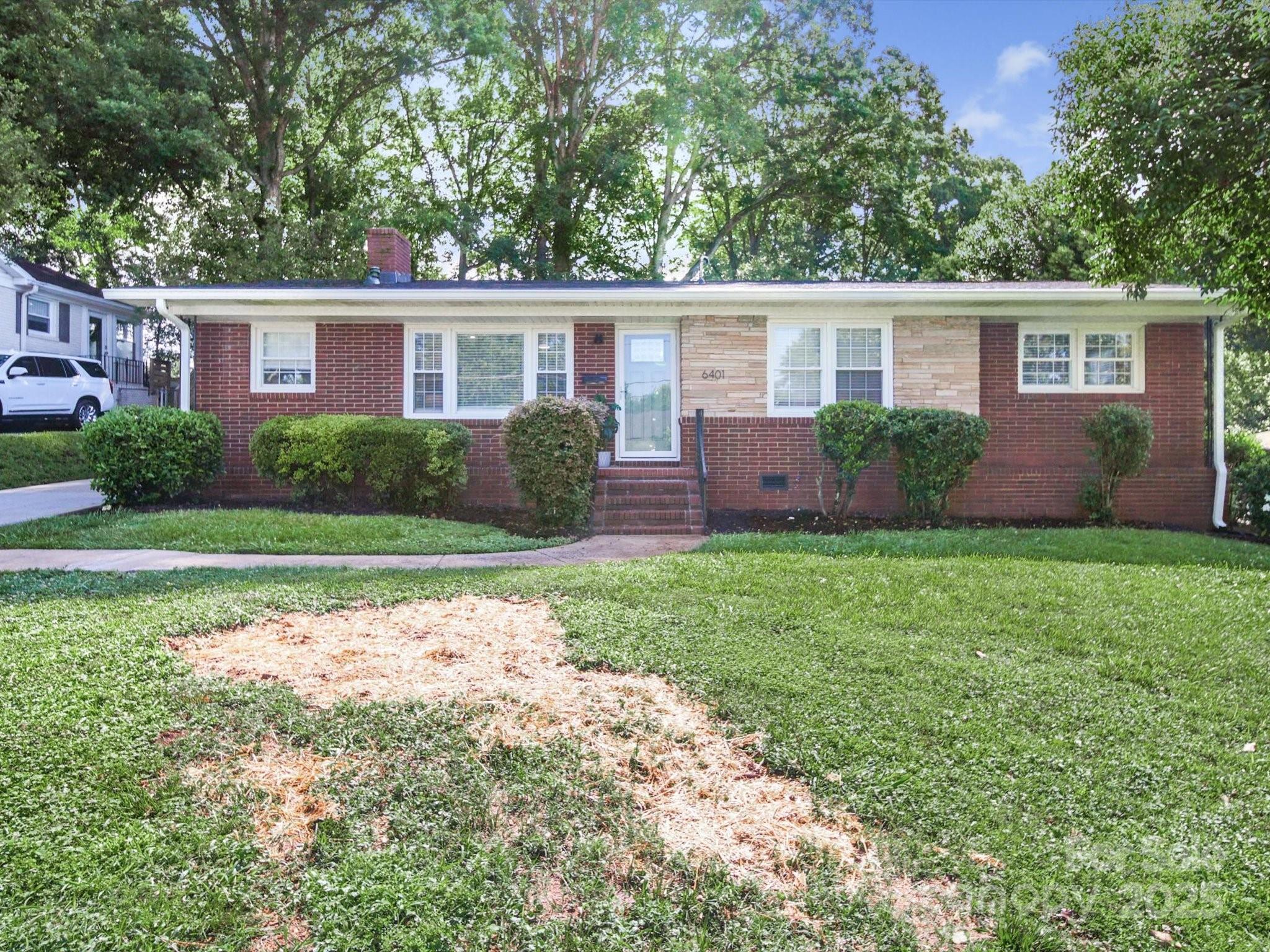 6401 Montpelier Road Charlotte, NC 28210 - Photo 2 of 43 Gallery Image 2
