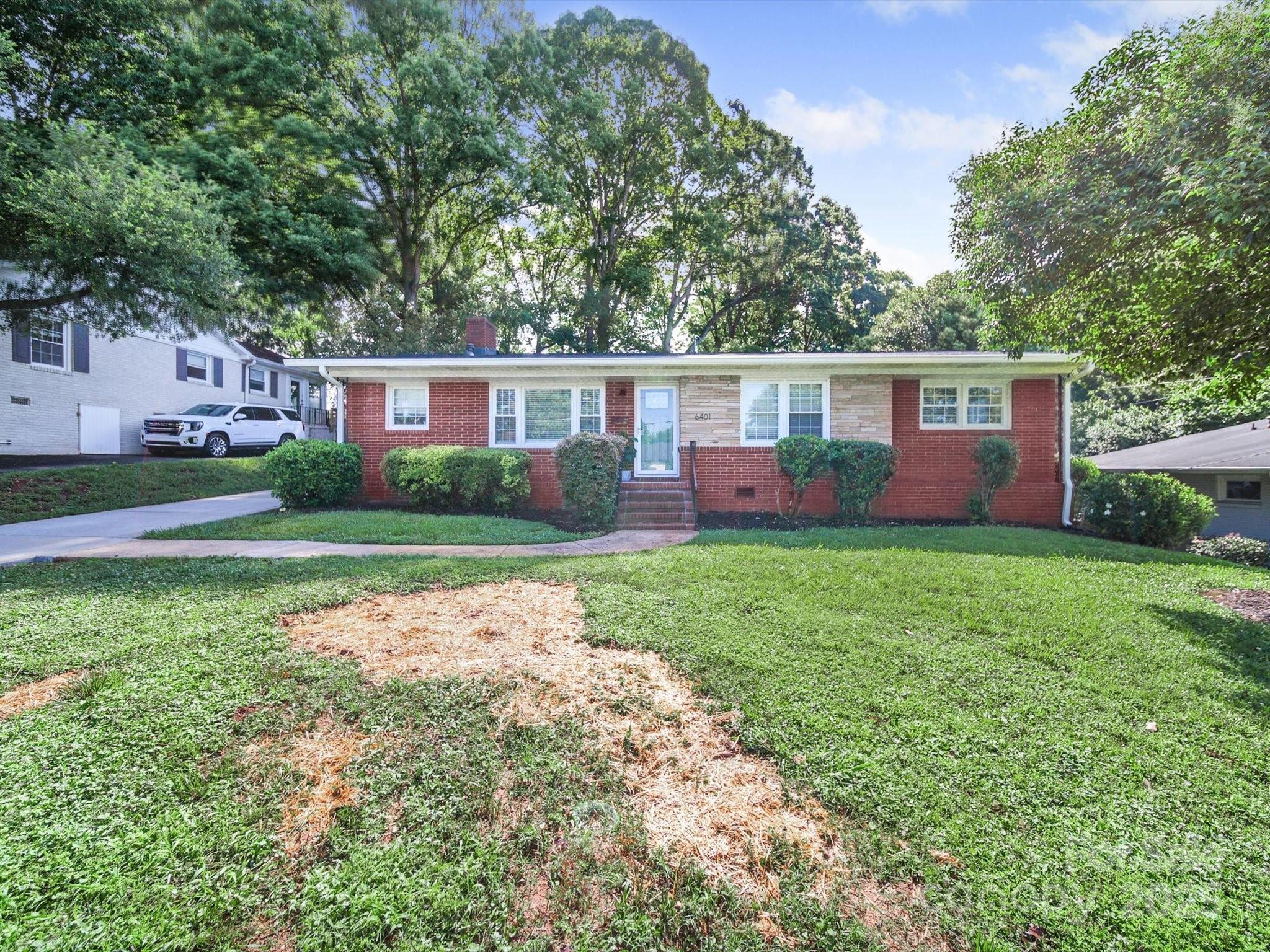 6401 Montpelier Road Charlotte, NC 28210 - Photo 3 of 43 Gallery Image 3