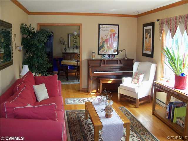 304 Chiappa Road Sandston, VA 23150 - Photo 3 of 12 Living Room