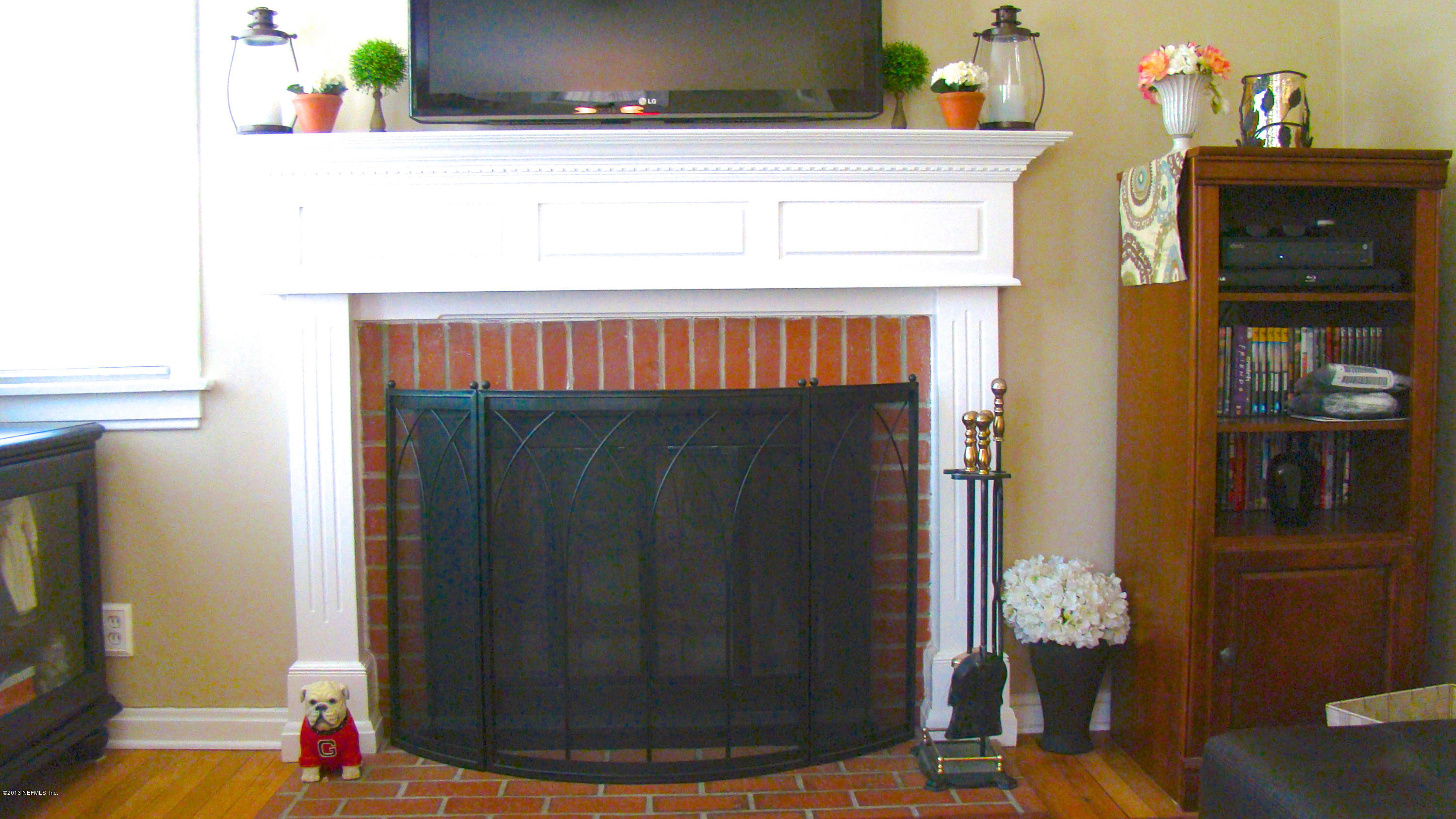 5504 Stetson Road Jacksonville, FL 32207 - Photo 5 of 15 a view of living room