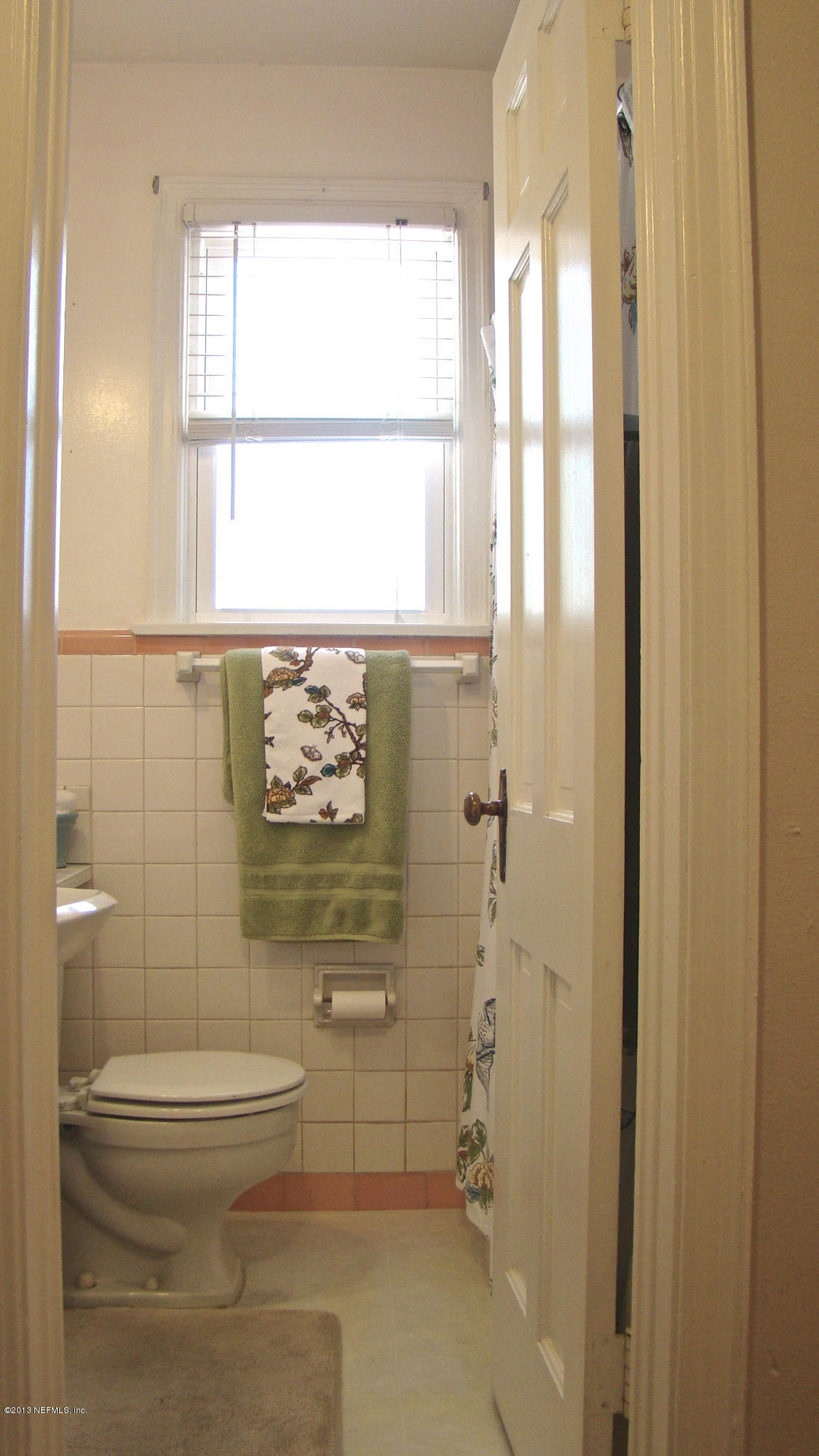 5504 Stetson Road Jacksonville, FL 32207 - Photo 10 of 15 a bathroom with a toilet and a shower