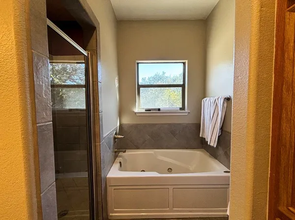 $2,650 | 304 Deer Hollow Drive, Horseshoe Bay, TX 78657