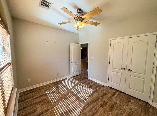 $2,650 | 304 Deer Hollow Drive, Horseshoe Bay, TX 78657