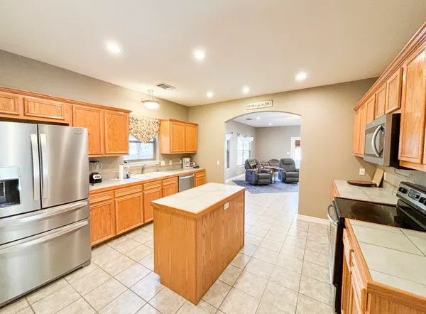 $2,650 | 304 Deer Hollow Drive, Horseshoe Bay, TX 78657