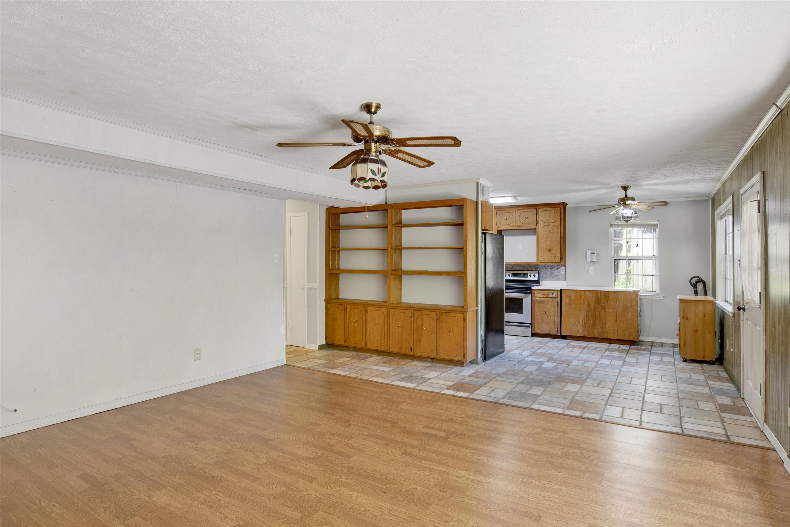 109 Paige Circle Daphne, AL 36526 - Photo 23 of 46 Living looking to Breakfa