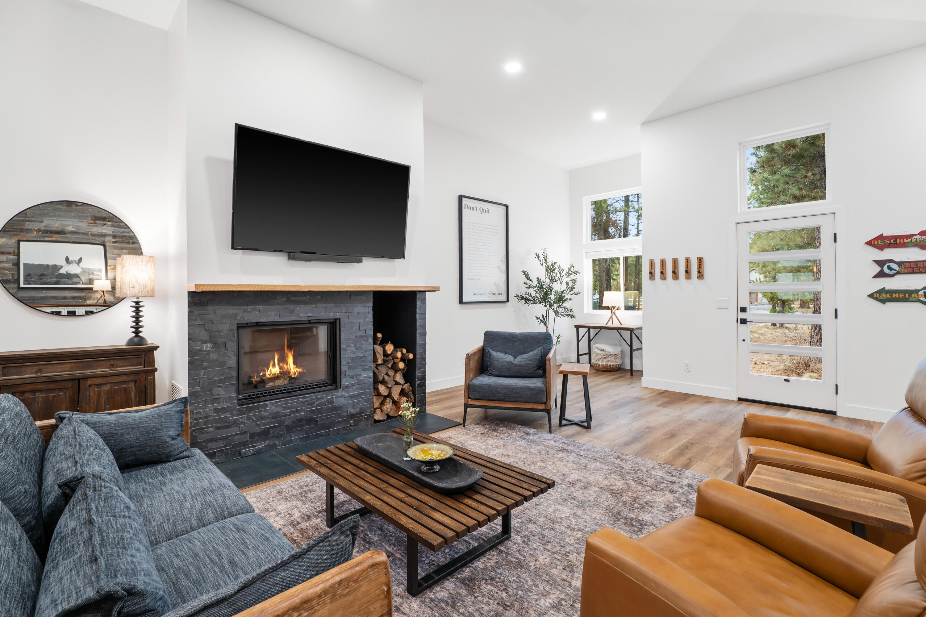 17133 Norwalk Road Bend, OR 97707 - Photo 26 of 58 18-Living Room