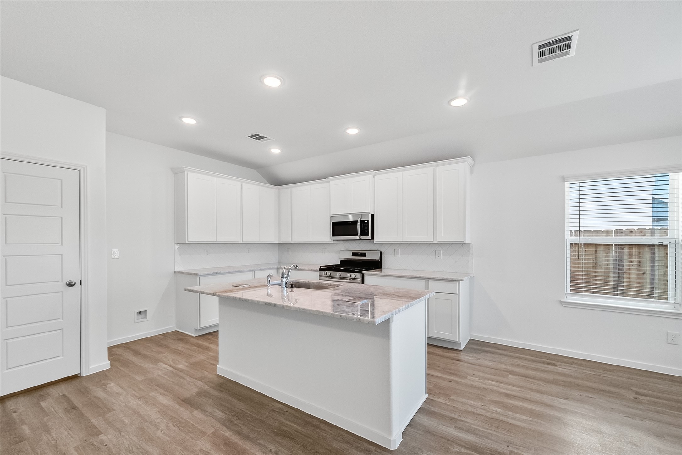 2115 Spring Hollow Drive Baytown, TX 77521 - Photo 6 of 36