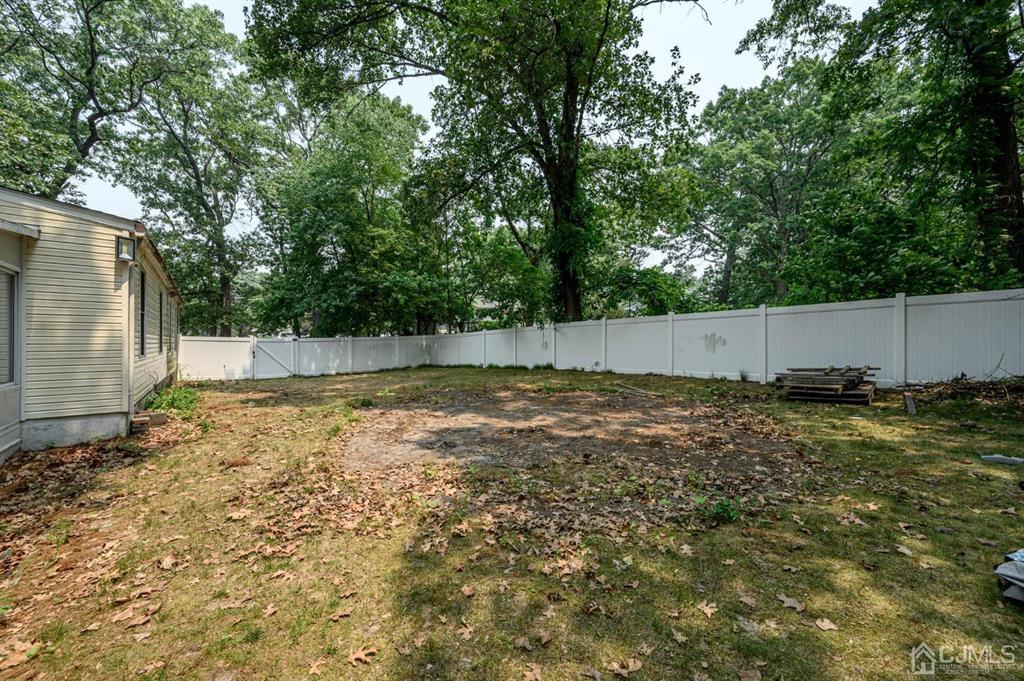 240 Lloyd Road Aberdeen, NJ 07747 - Photo 25 of 29 a backyard of a house