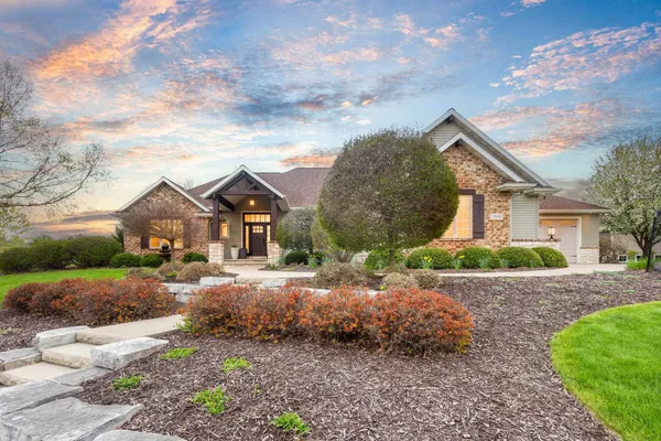 $950,000 | 3508 West Warner Estates Drive, Appleton, WI 54913