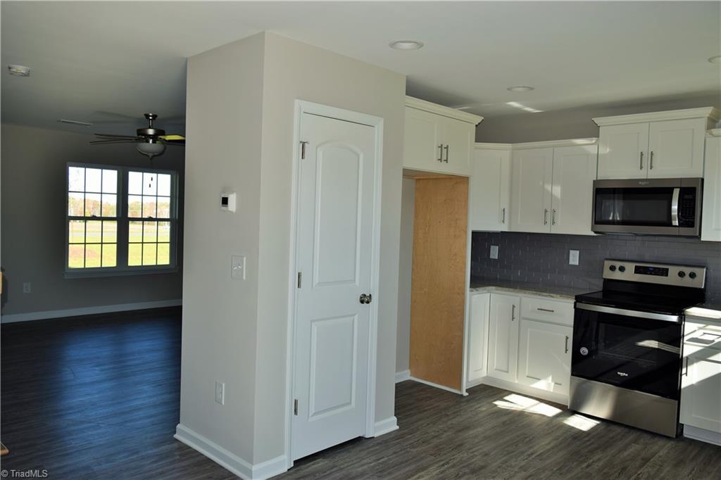 150 Tilly Road Madison, NC 27025 - Photo 6 of 38 Kitchen with pantry next to living room