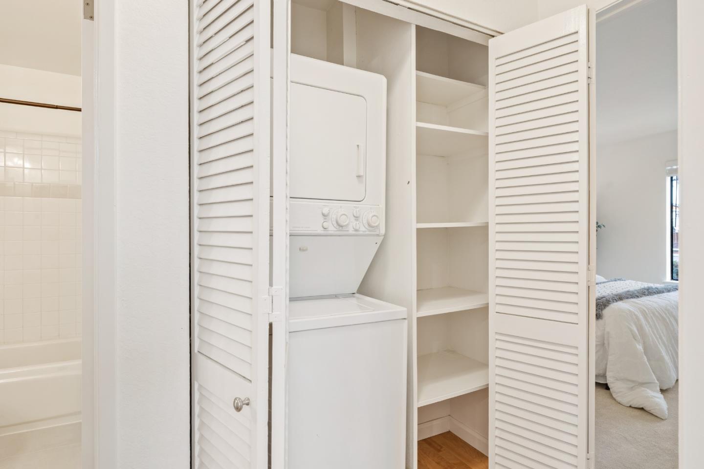 905 West Middlefield Road, Unit 917 Mountain View, CA 94043 - Photo 11 of 26