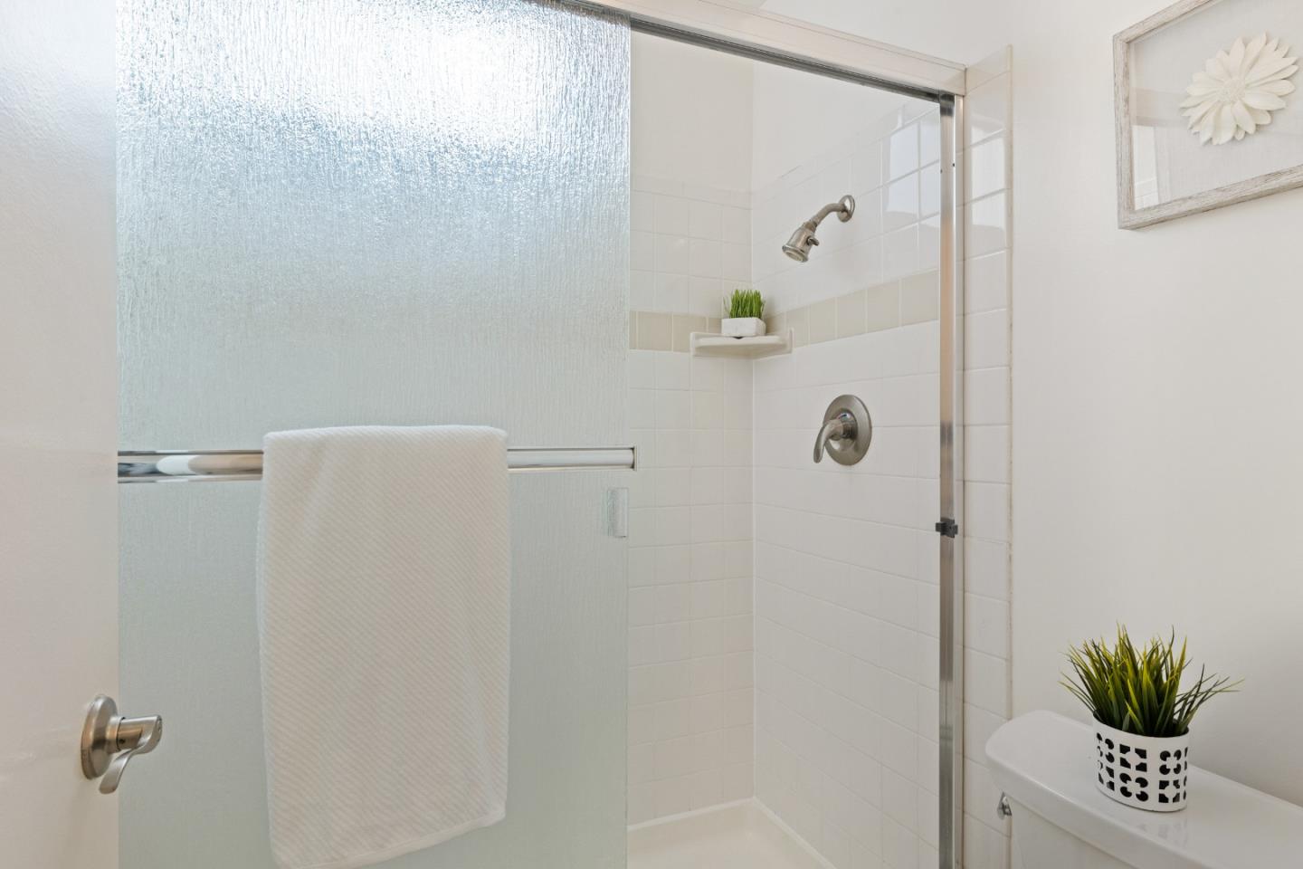 905 West Middlefield Road, Unit 917 Mountain View, CA 94043 - Photo 17 of 26