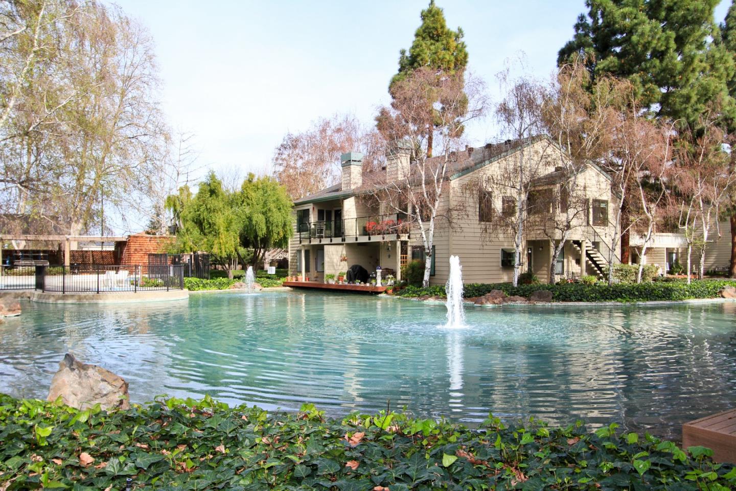 905 West Middlefield Road, Unit 917 Mountain View, CA 94043 - Photo 19 of 26