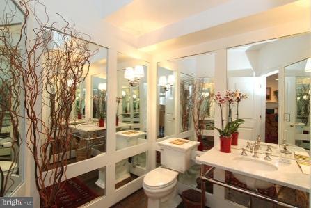 5432 Mohican Road Bethesda, MD 20816 - Photo 23 of 27 Powder Room