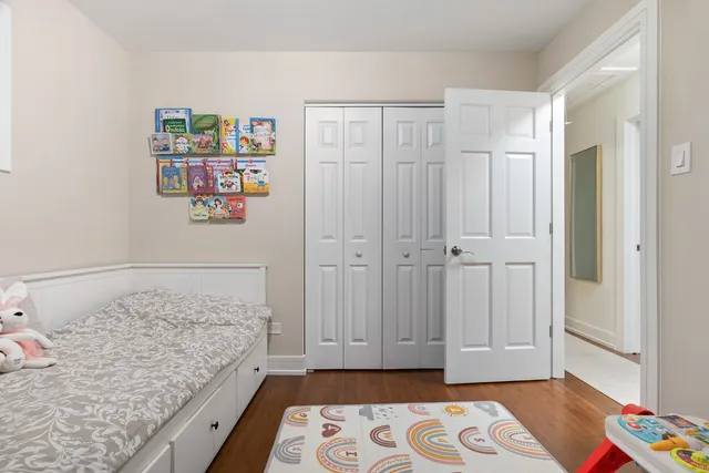 $299,900 | 8239 Sayre Avenue, Burbank, IL 60459