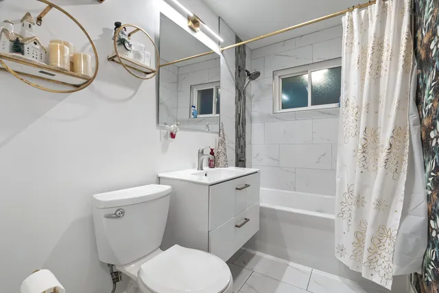 $299,900 | 8239 Sayre Avenue, Burbank, IL 60459