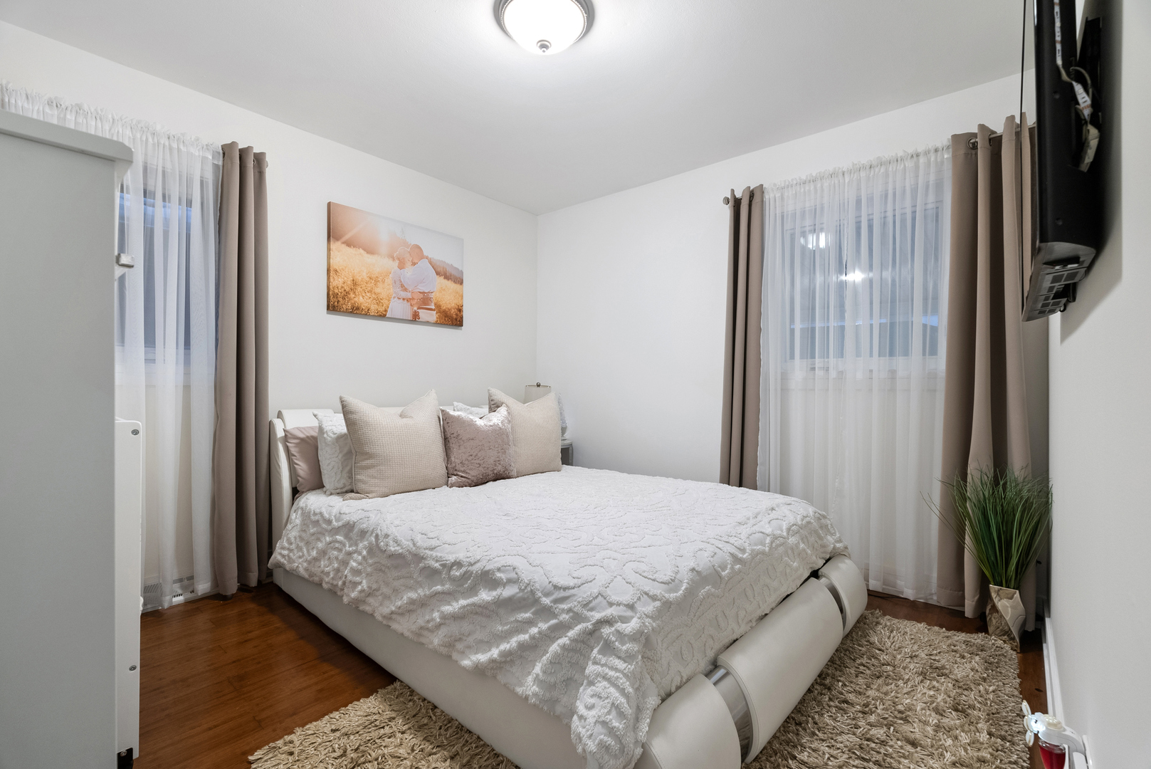 8239 Sayre Avenue Burbank, IL 60459 - Photo 18 of 30 a bedroom with a bed and a mirror