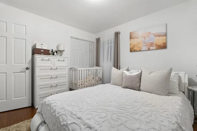 $299,900 | 8239 Sayre Avenue, Burbank, IL 60459