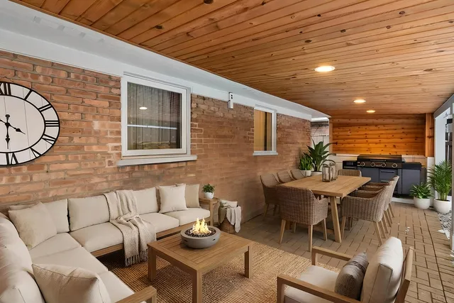 $299,900 | 8239 Sayre Avenue, Burbank, IL 60459