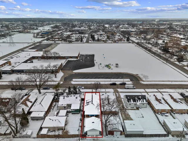 $299,900 | 8239 Sayre Avenue, Burbank, IL 60459