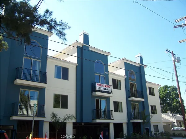 $2,400 | 6825 Baird Avenue, Unit 109, Reseda, CA 91335