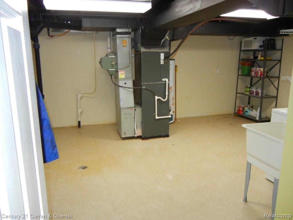 29145 Rambling Road Southfield, MI 48076 - Photo 17 of 19 Utility room