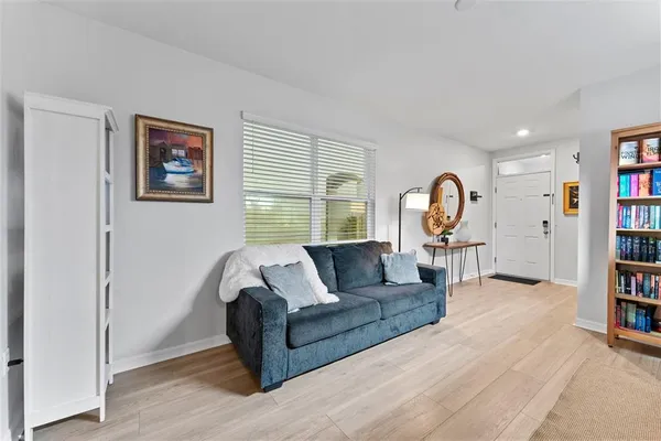 $393,000 | 10918 Trailing Vine Drive, Tampa, FL 33610