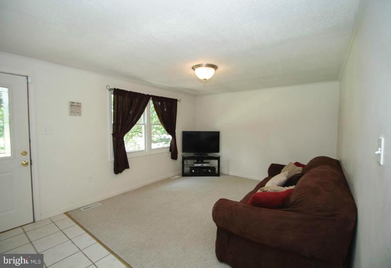 98 Grace Road Huntingtown, MD 20639 - Photo 3 of 24 Living Room