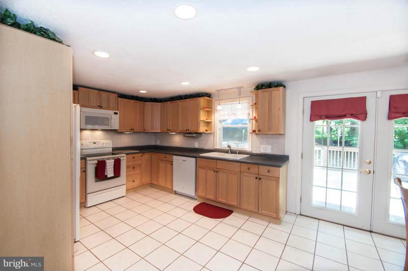 98 Grace Road Huntingtown, MD 20639 - Photo 5 of 24 Kitchen