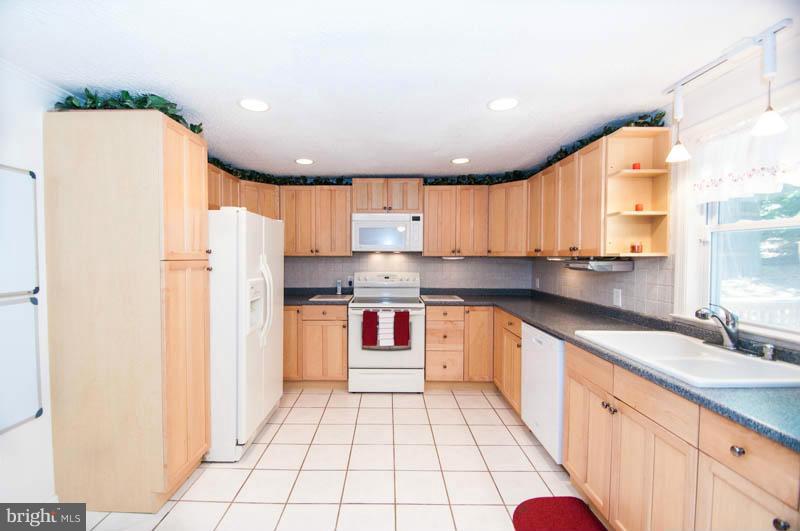 98 Grace Road Huntingtown, MD 20639 - Photo 6 of 24 Kitchen