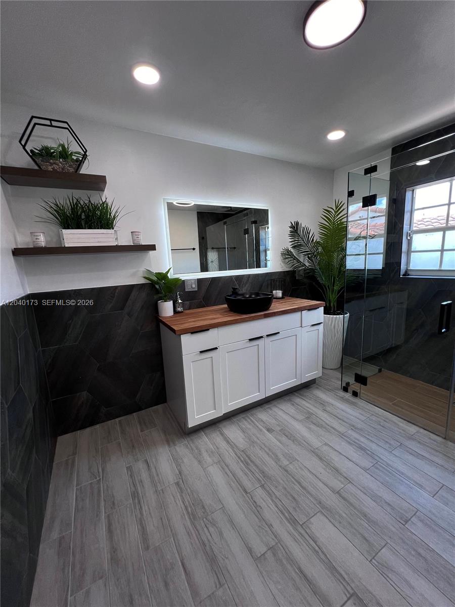 2425 Southwest 26th Lane Miami, FL 33133 - Photo 15 of 22
