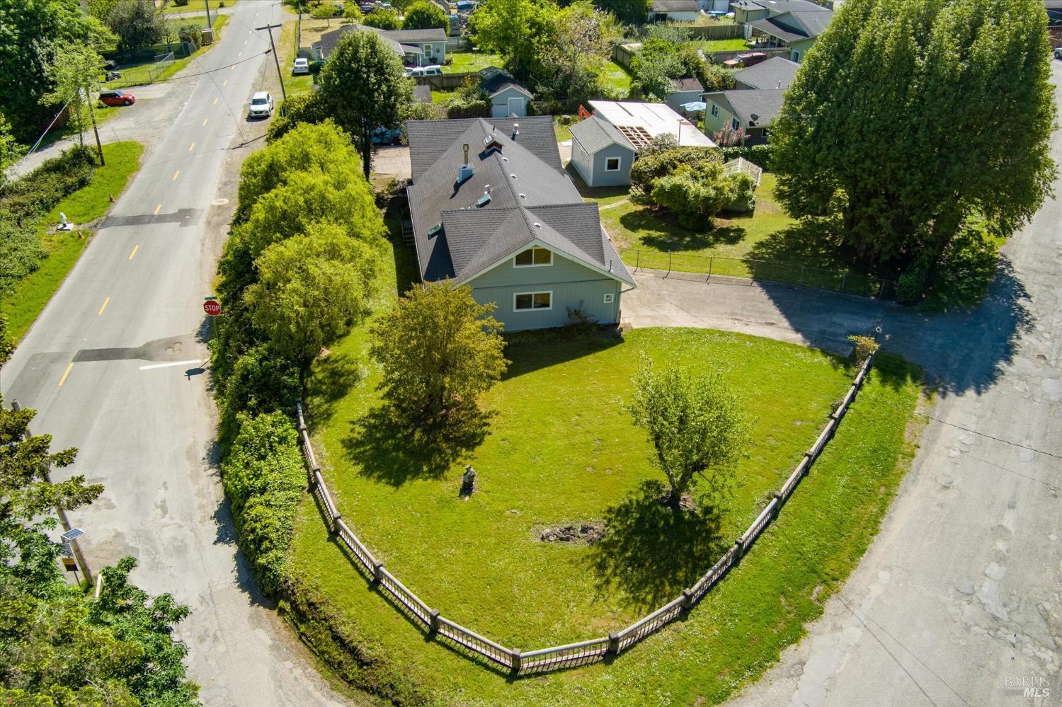 305 Belleview Avenue Rio Dell, CA 95562 - Photo 4 of 76