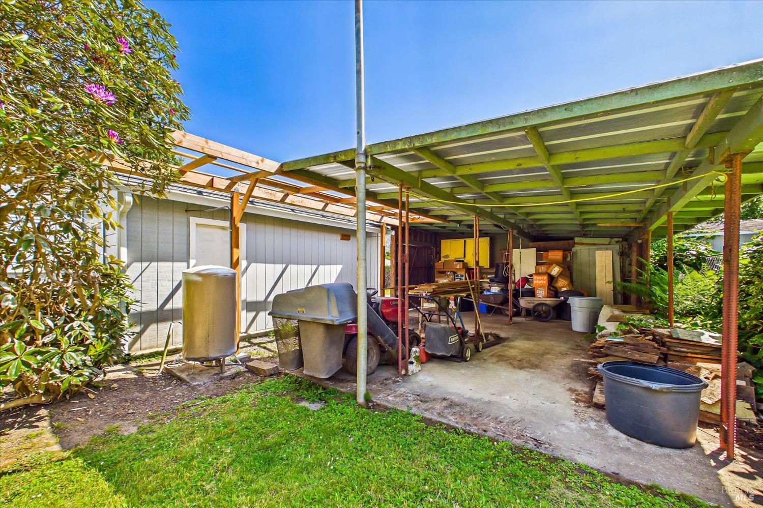 305 Belleview Avenue Rio Dell, CA 95562 - Photo 73 of 76 a view of a backyard with plants and a patio