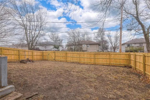 $200,000 | 21607 West 178th Terrace, Olathe, KS 66062