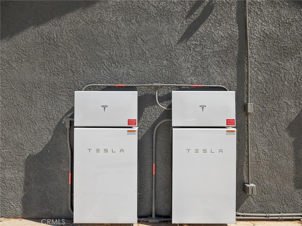 12949 Choco Road Apple Valley, CA 92308 - Photo 37 of 48 a utility room with dryer and washer
