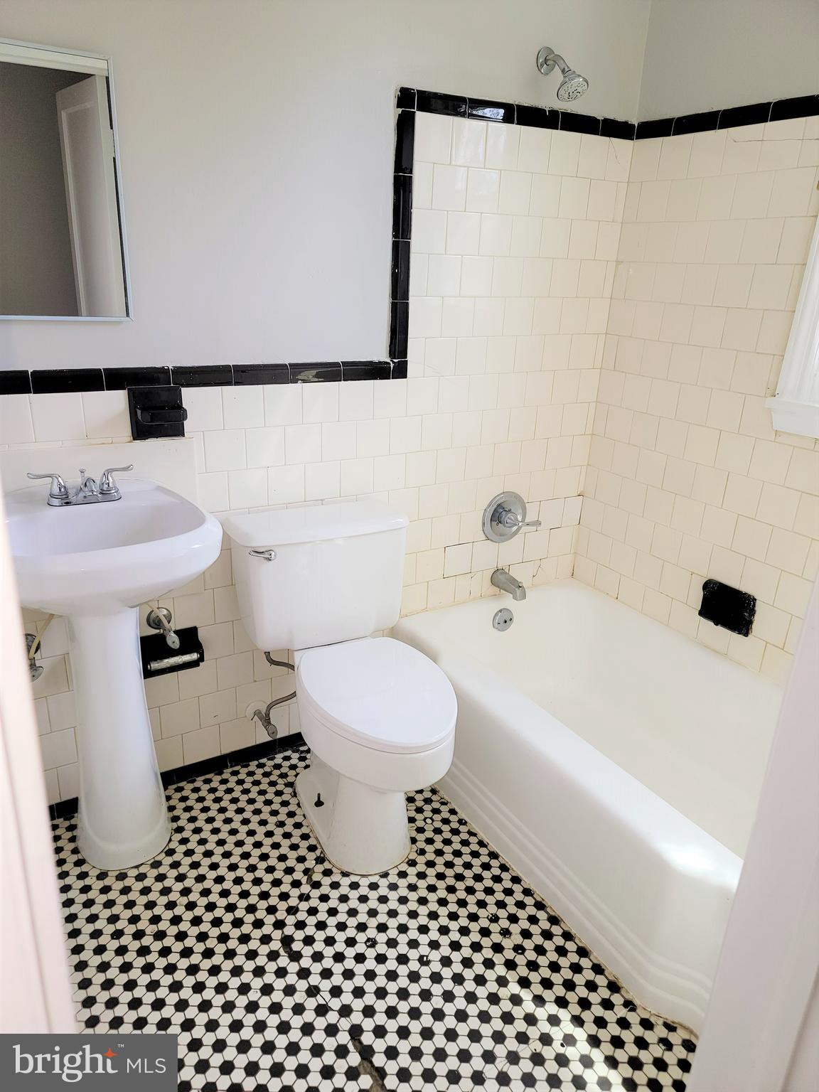 5806 The Alameda Baltimore, MD 21239 - Photo 9 of 21