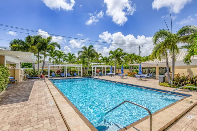 $375,000 | 20 Southeast Turtle Creek Drive, Unit F, Tequesta, FL 33469