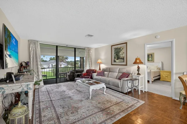 $365,000 | 20 Southeast Turtle Creek Drive, Unit F, Tequesta, FL 33469